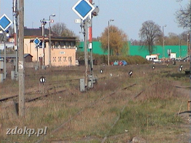 2005-04-25.50 WG widok w kier PN.JPG - Wschodnia gowica stacji. Wyjazdy na Pozna i Damasawek